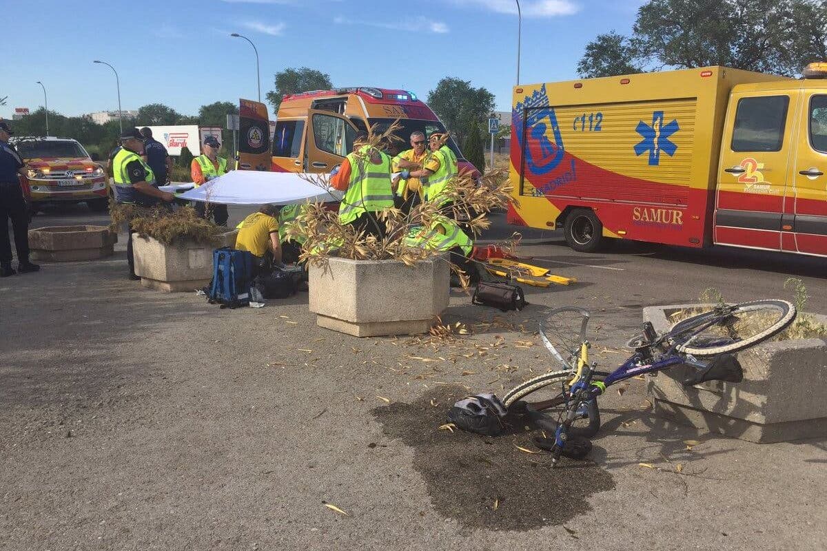 Muy grave una mujer atropellada en Vallecas cuando iba en bicicleta