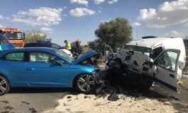 Tres heridos, uno grave, en un choque frontal en la M-404