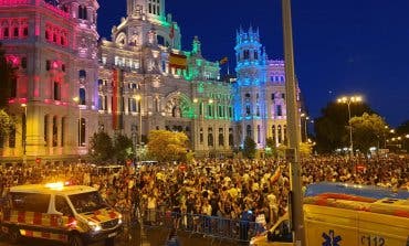 Cuatro heridos al caer desde una carroza del desfile del Orgullo