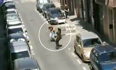Un joven intenta apuñalar a varios policías en Carabanchel