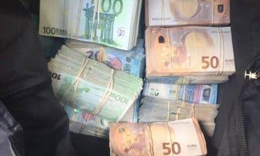 Pillan con 370.000 euros en el coche a un joven en Madrid