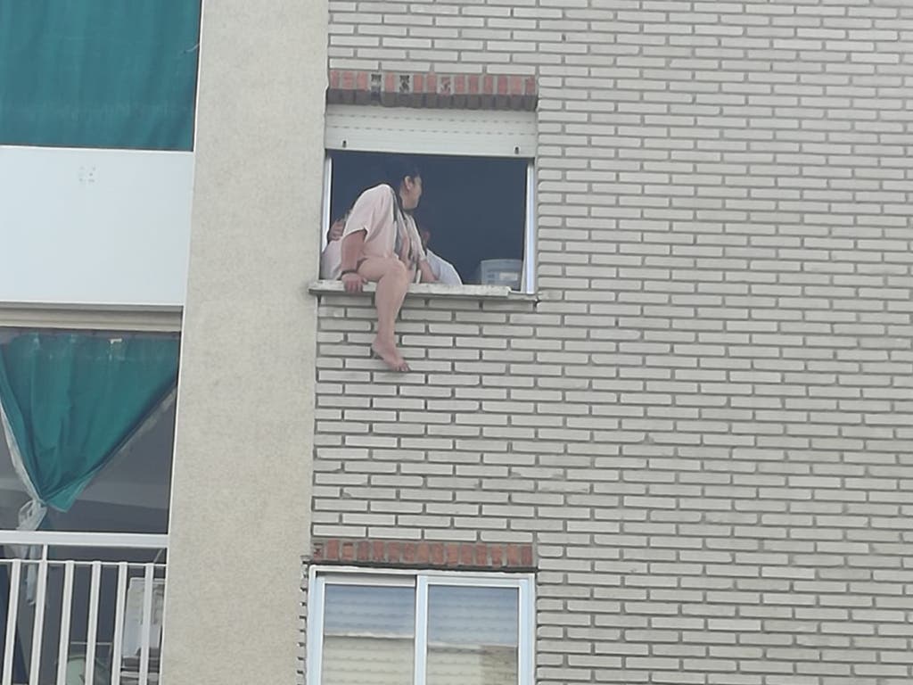 Una mujer intenta saltar por la ventana cuando iba a ser desahuciada en Parla