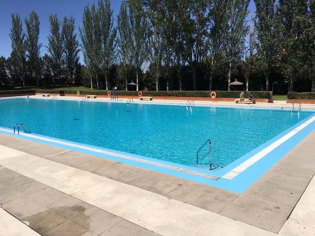 Muere un joven tras sufrir un infarto en una piscina municipal