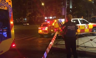 Un motorista rescatado por los Bomberos tras un accidente en la Castellana