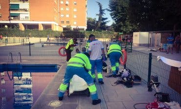 Salvan a un hombre tras sufrir una parada cardiorrespiratoria en una piscina