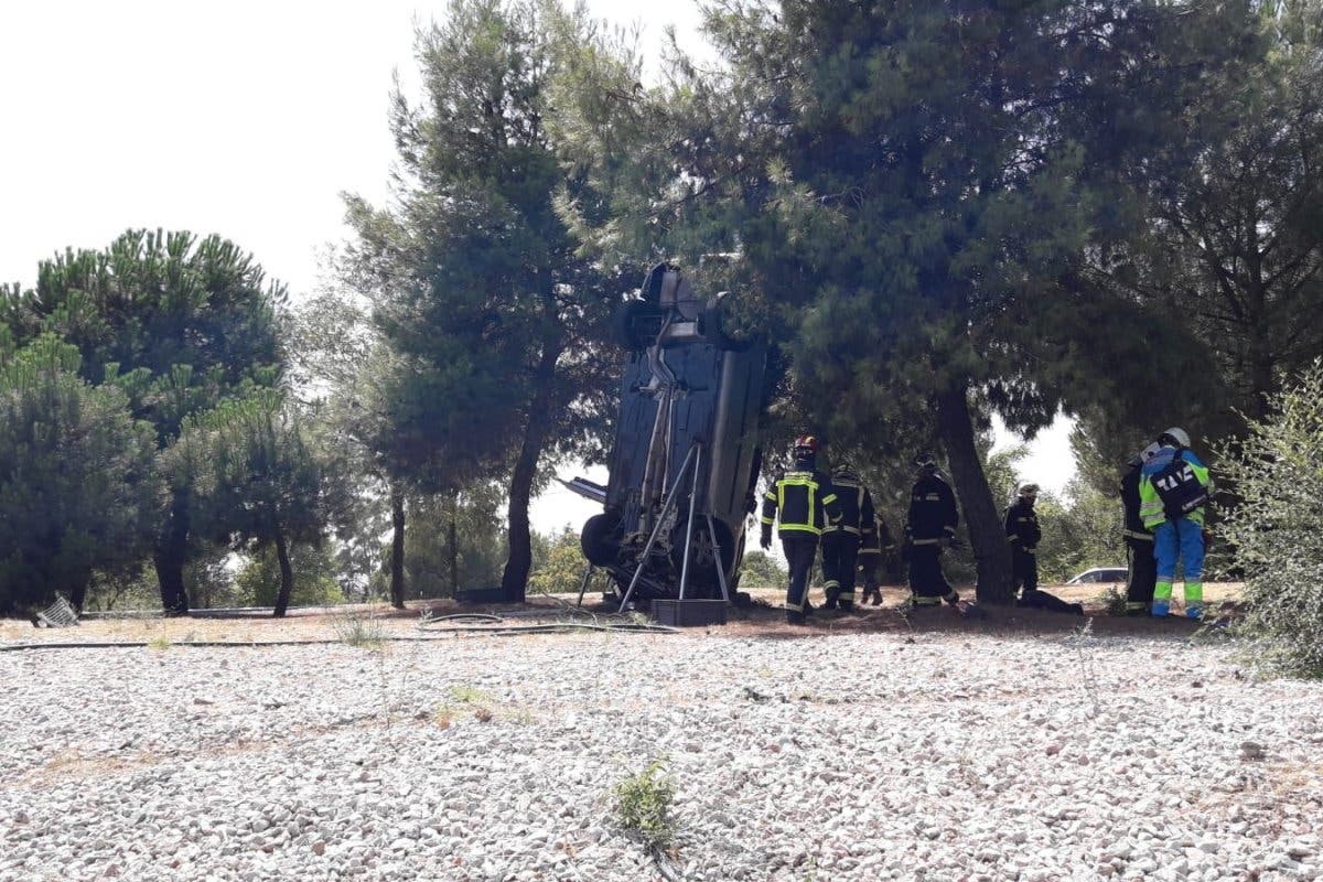 Espectacular accidente, con una herida leve, en la M-505