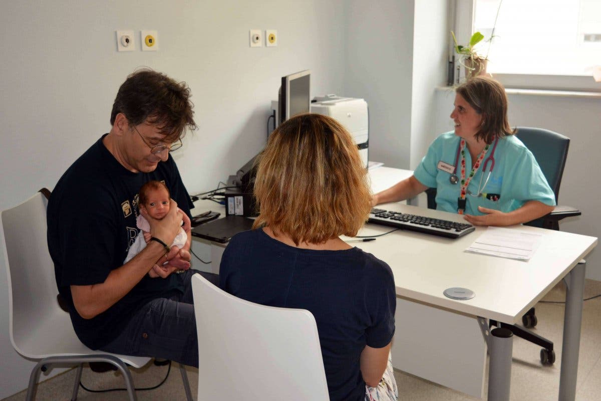 El Hospital de Torrejón ofrece consulta telefónica 24 horas para madres lactantes