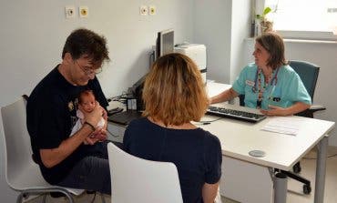 El Hospital de Torrejón ofrece consulta telefónica 24 horas para madres lactantes