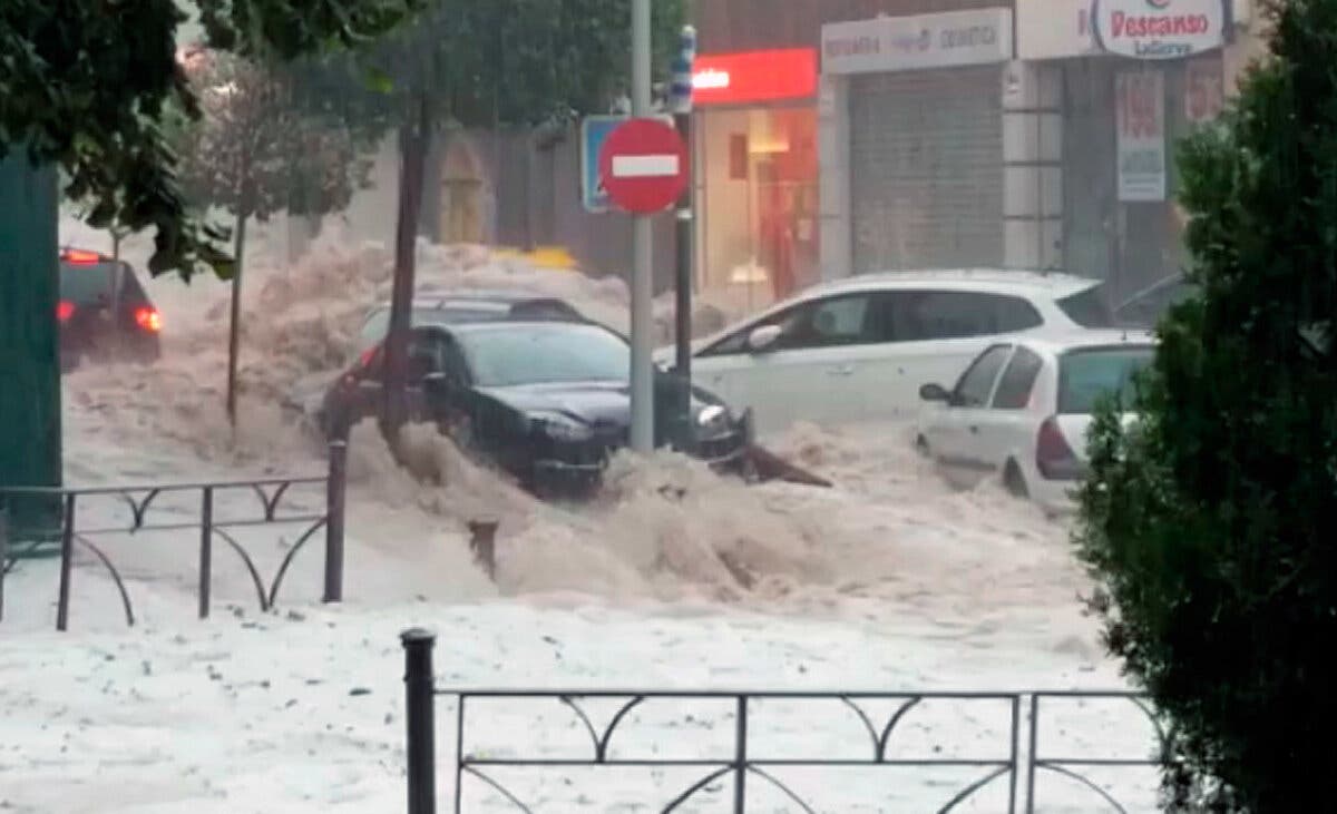 Ayuso promete ayudas para los afectados por la tormenta en Arganda 