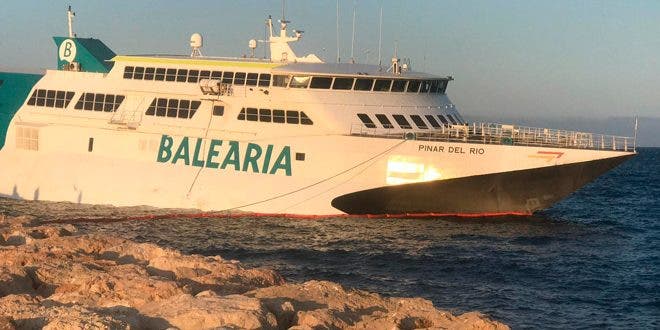 Un vecino de Alcalá de Henares y su hijo, entre los pasajeros del ferry encallado en Dénia