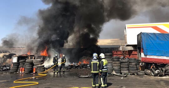 Un incendio calcina una chatarrería de Leganés