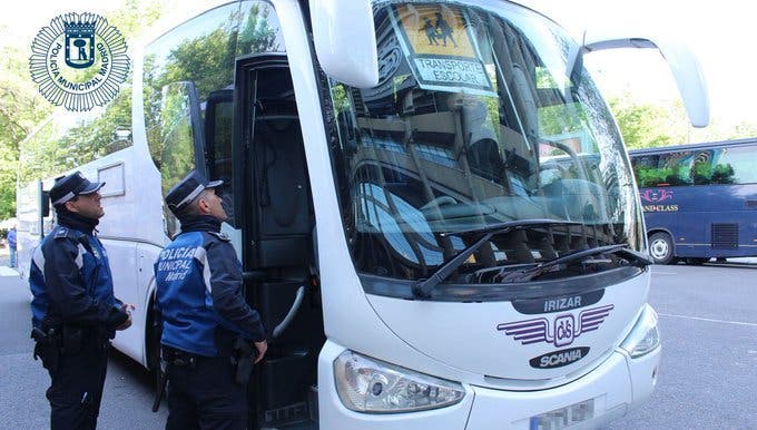 Dos conductores de autobús escolar dan positivo en drogas en Madrid