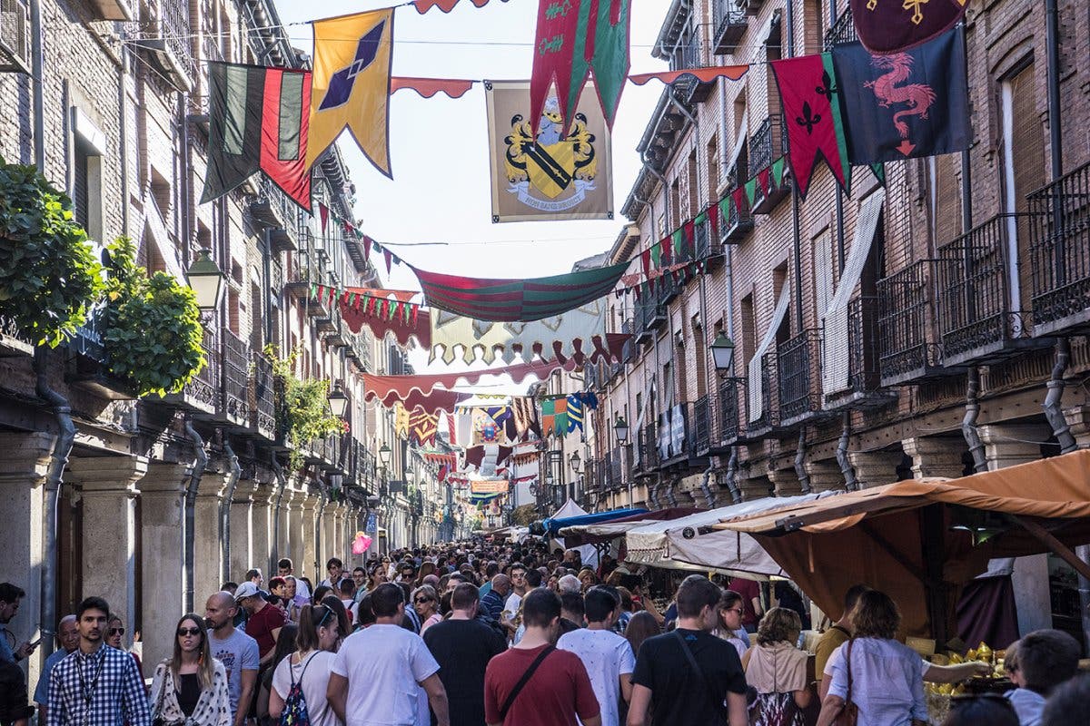 Mercado Cervantino de Alcalá de Henares: cortes de tráfico, alternativas y aparcamiento