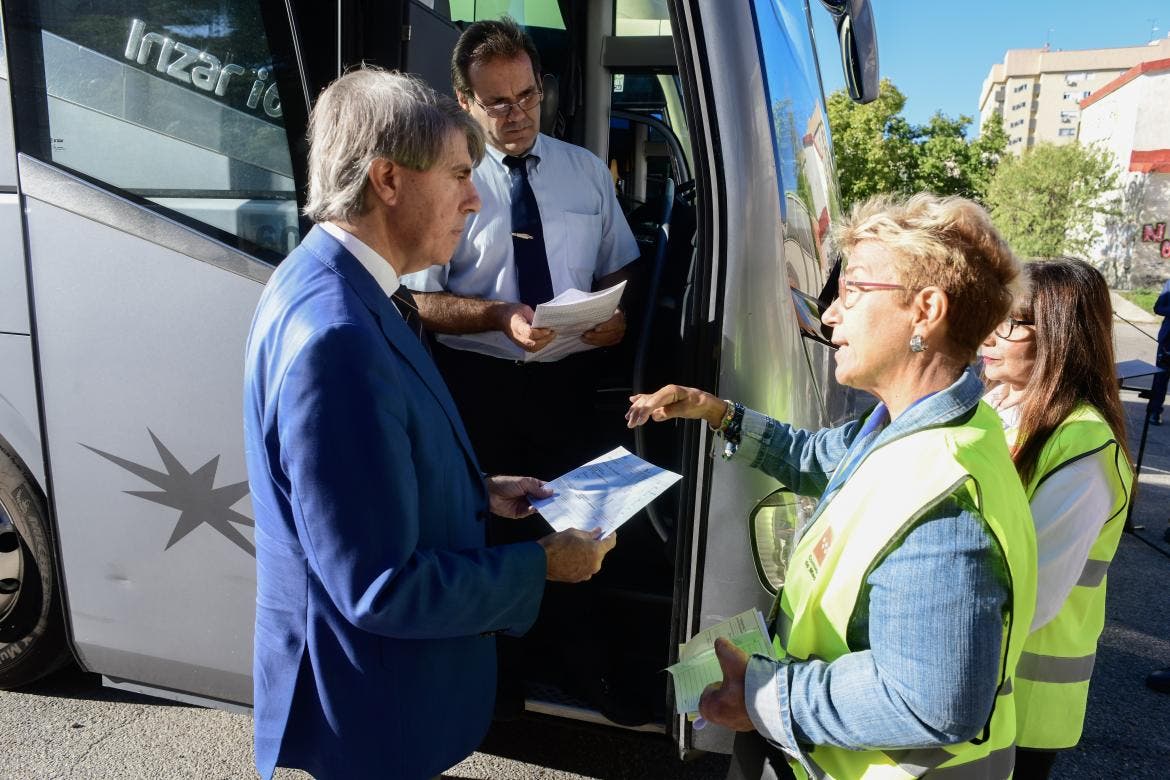 Inspeccionan 500 autobuses escolares tras el positivo en drogas de dos conductores