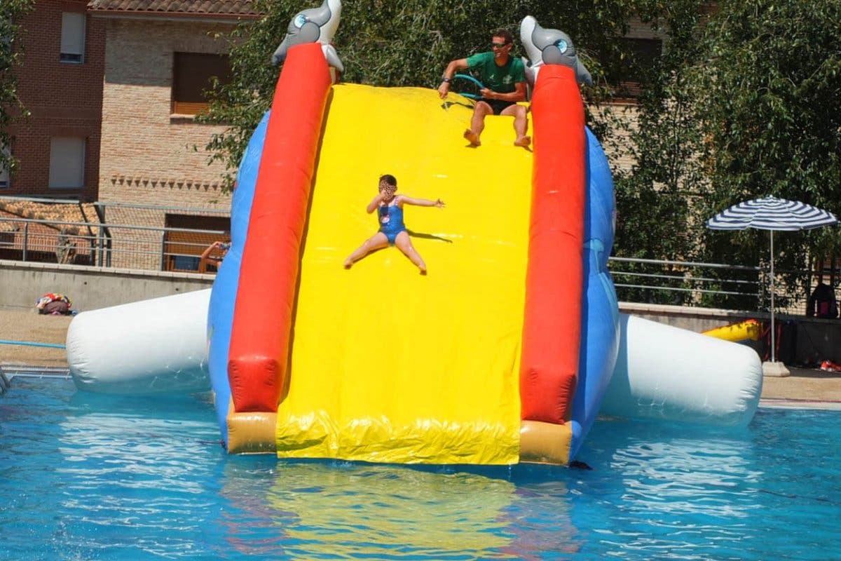 Dj, tobogán hinchable y animación para despedirse de lás piscinas de Paracuellos