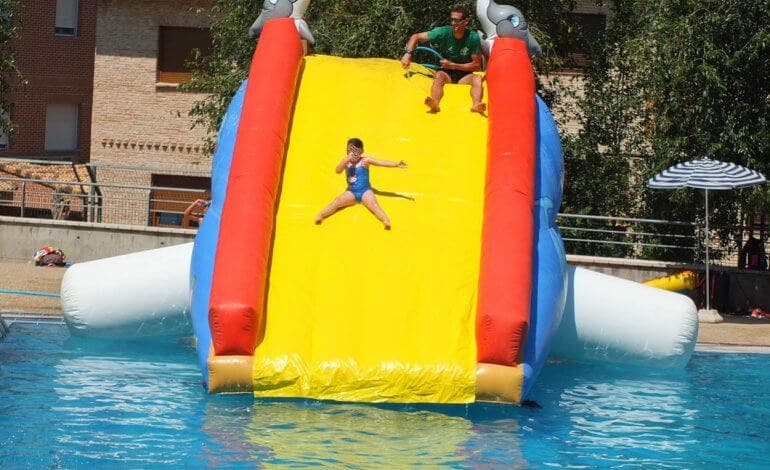 Dj, tobogán hinchable y animación para despedirse de lás piscinas de Paracuellos