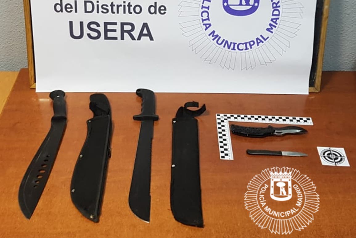 Detenidos dos menores con varios machetes en un autobús de la EMT