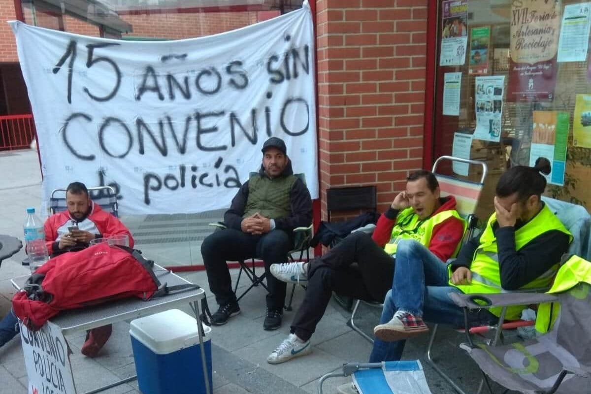 Encierro de policías locales en Coslada por un nuevo convenio laboral