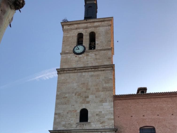Así luce la torre de la iglesia de Torrejón tras la reforma 