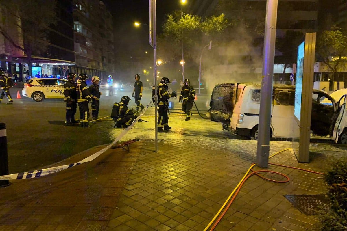Se incendia en Madrid una furgoneta eléctrica cargada con baterías de litio