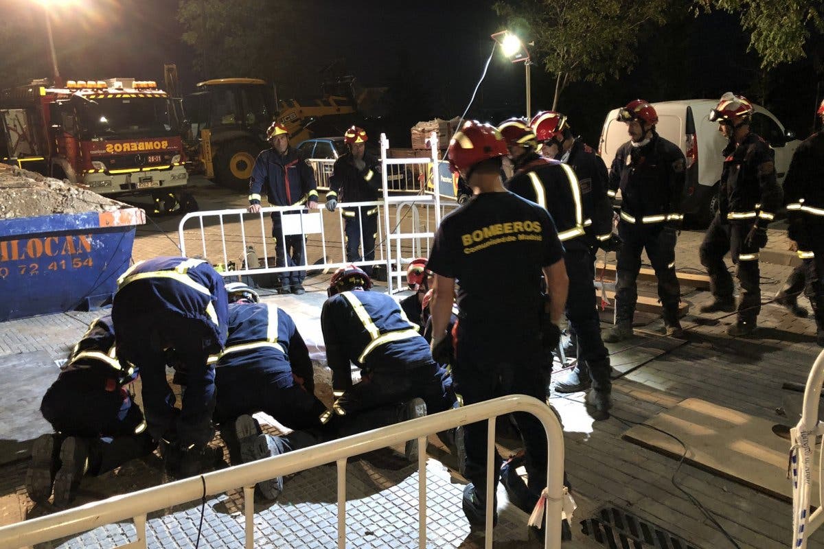 Rescatado un obrero en Torrejón tras más de 8 horas atrapado en una zanja