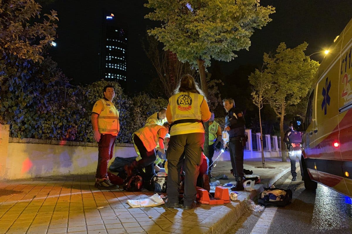 Herido grave un motorista en Madrid tras chocar contra un árbol