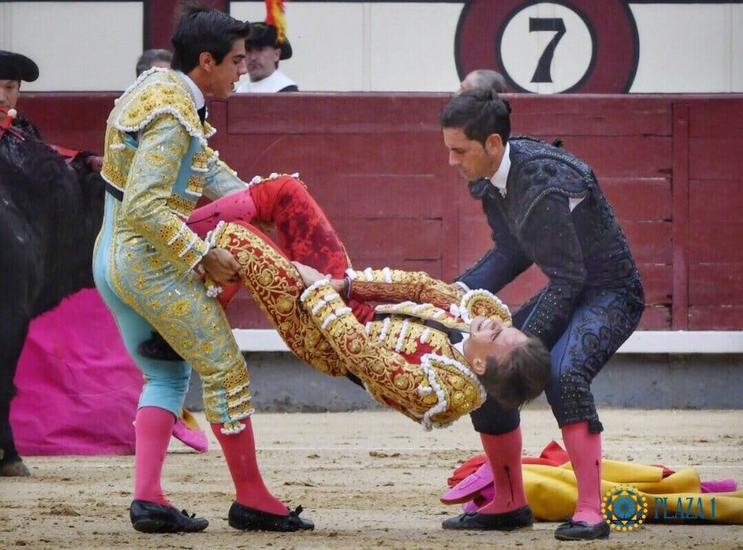 Muy grave el torero de Torrejón Gonzalo Caballero, corneado en Las Ventas