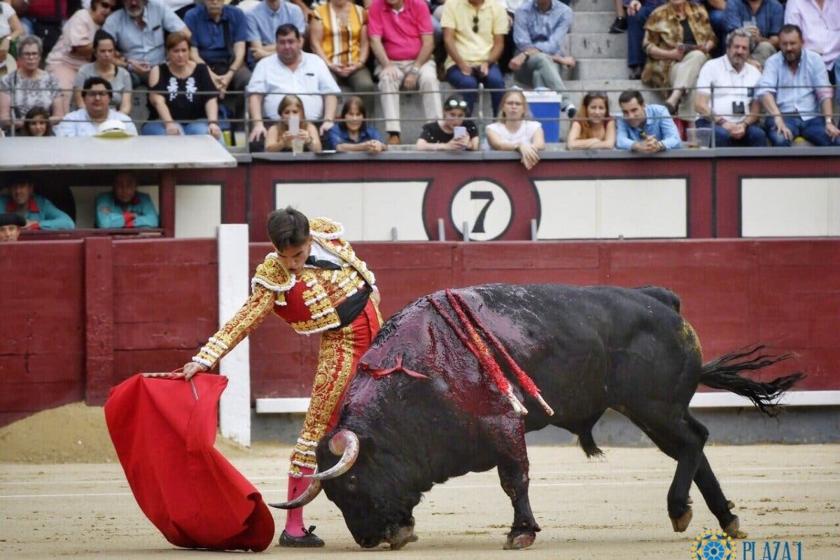 El torero de Torrejón Gonzalo Caballero despierta y habla con su madre