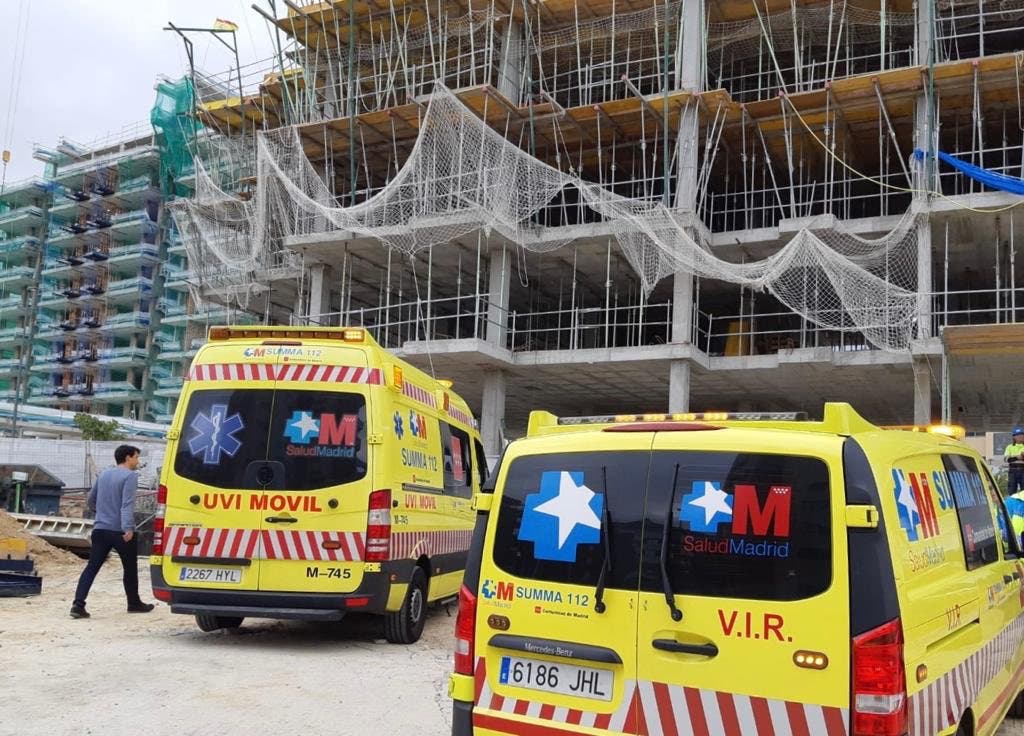 Herido muy grave un trabajador al caer desde nueve metros de altura en Tres Cantos