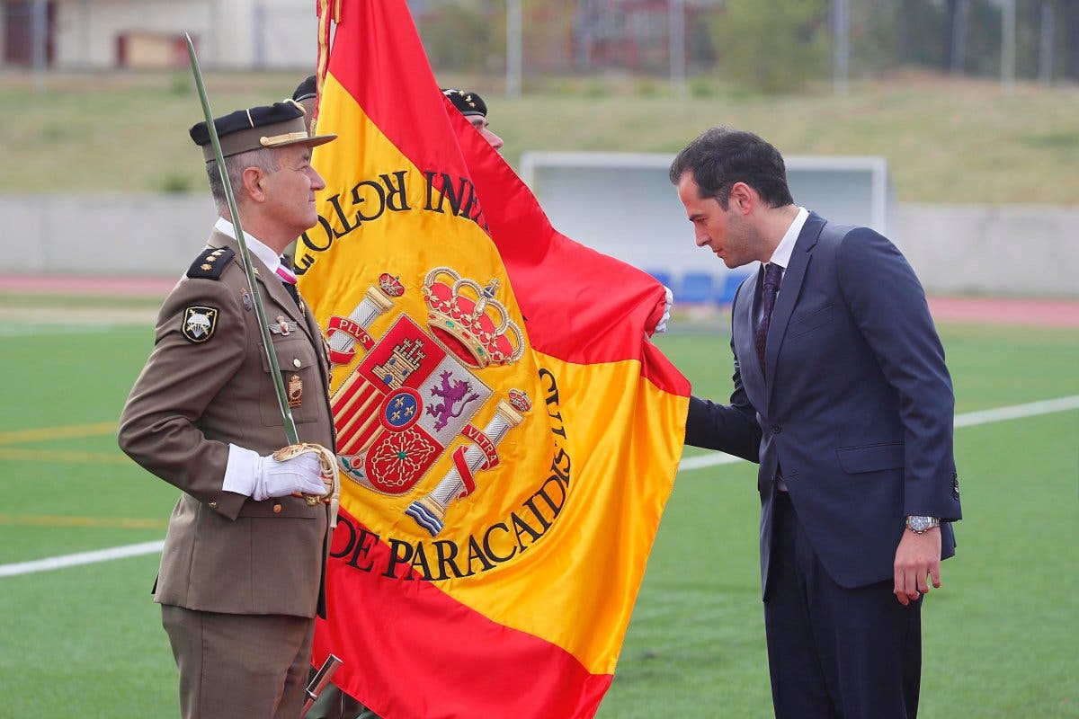 Aguado jura bandera en Paracuellos de Jarama