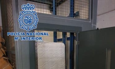 Secuestrado en un ascensor en Madrid: amenazaron con cortarle los dedos