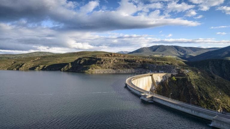 Los embalses madrileños, a la mitad de su capacidad