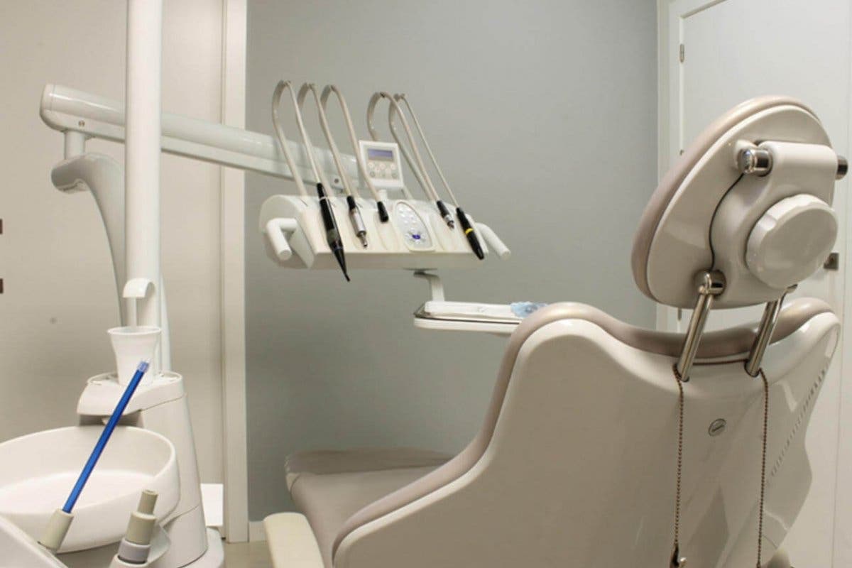 Cierra por sorpresa una clínica dental en Alcalá de Henares