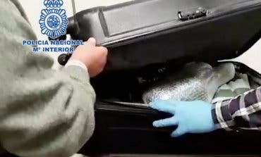 La Policía interviene 28 litros de MDMA en el aeropuerto de Barajas