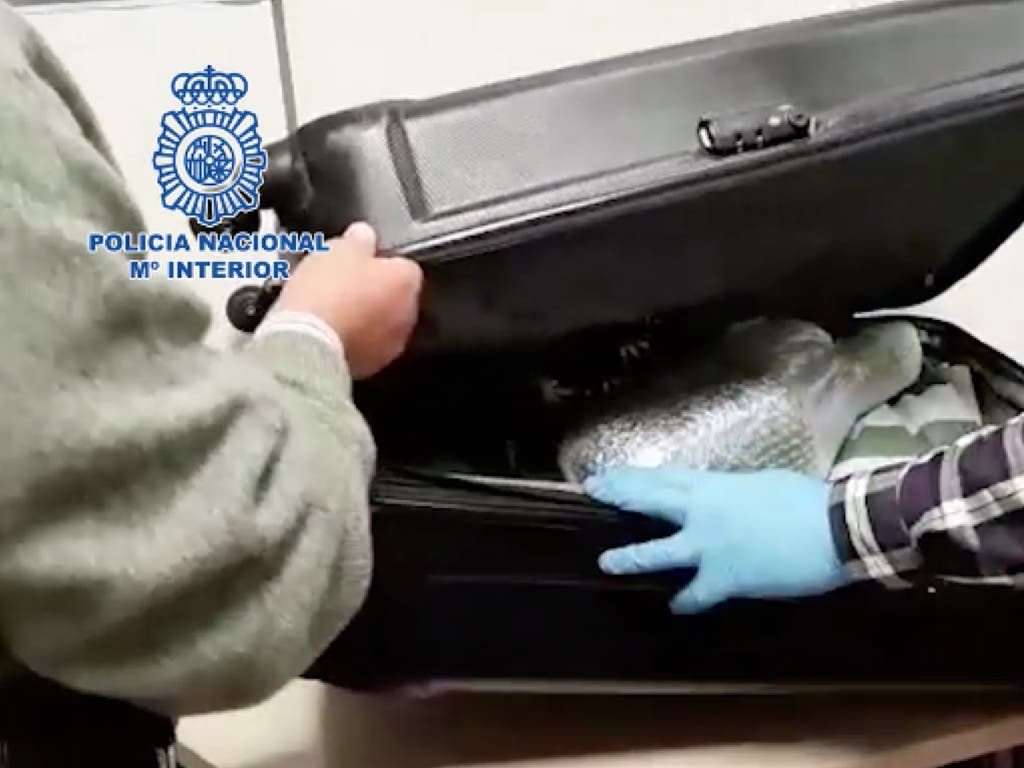La Policía interviene 28 litros de MDMA en el aeropuerto de Barajas