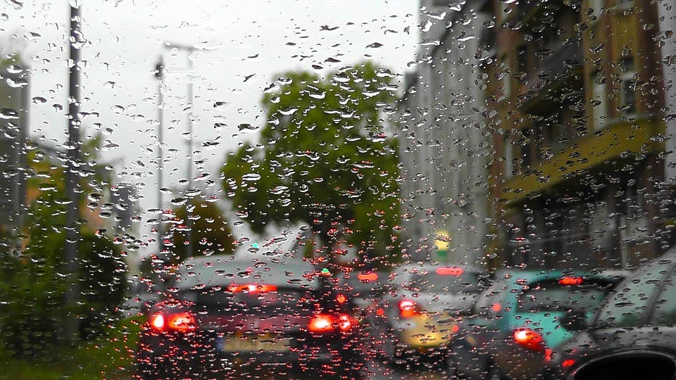 Se esperan grandes atascos este lunes en Madrid por previsión de lluvia