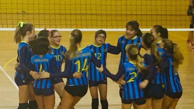 Ola de solidaridad en el voleibol para que una niña con síndrome de Down pueda jugar en Guadalajara