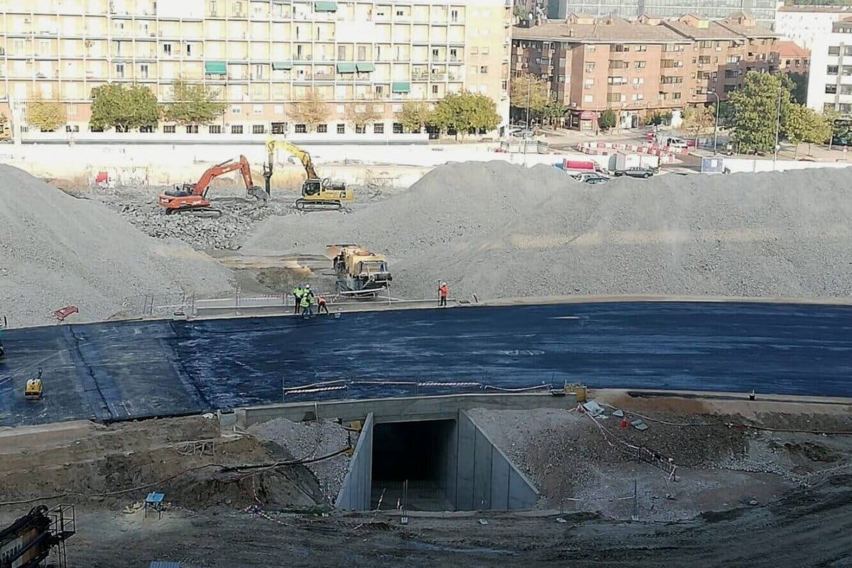 Comienzan los desvíos en la M-30 por la demolición de la grada del Calderón