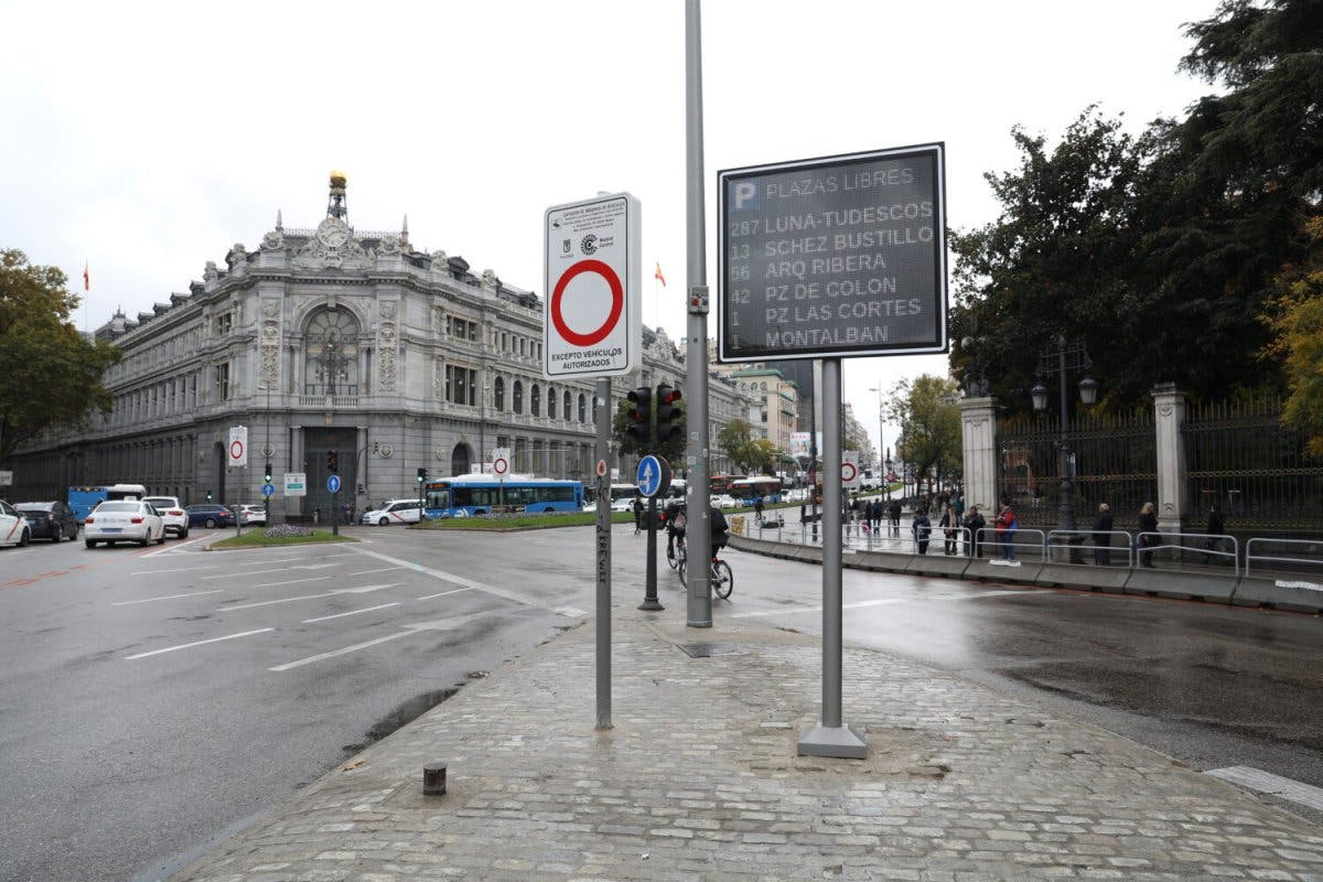 Madrid activa las pantallas de información sobre los parking del centro