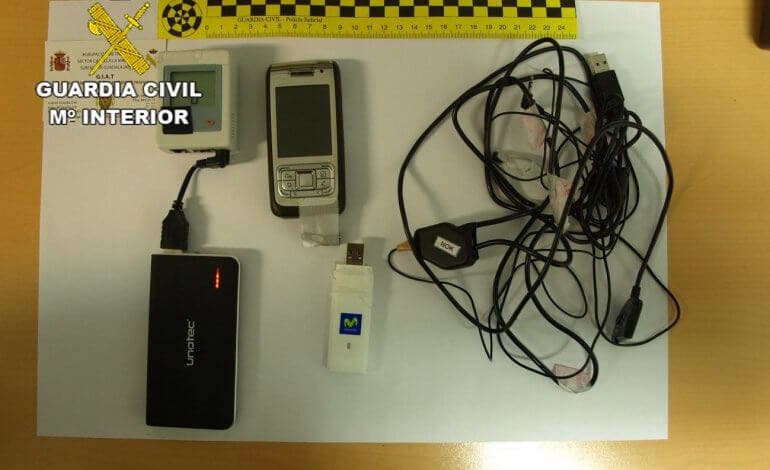 Pillados en Guadalajara haciendo trampas en el examen del carnet de conducir