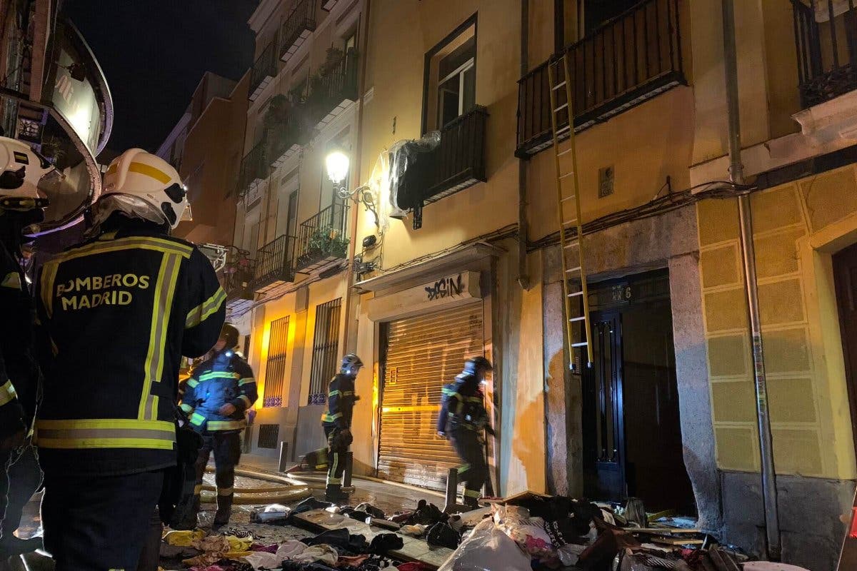 Una familia realojada tras incendiarse su casa en Madrid