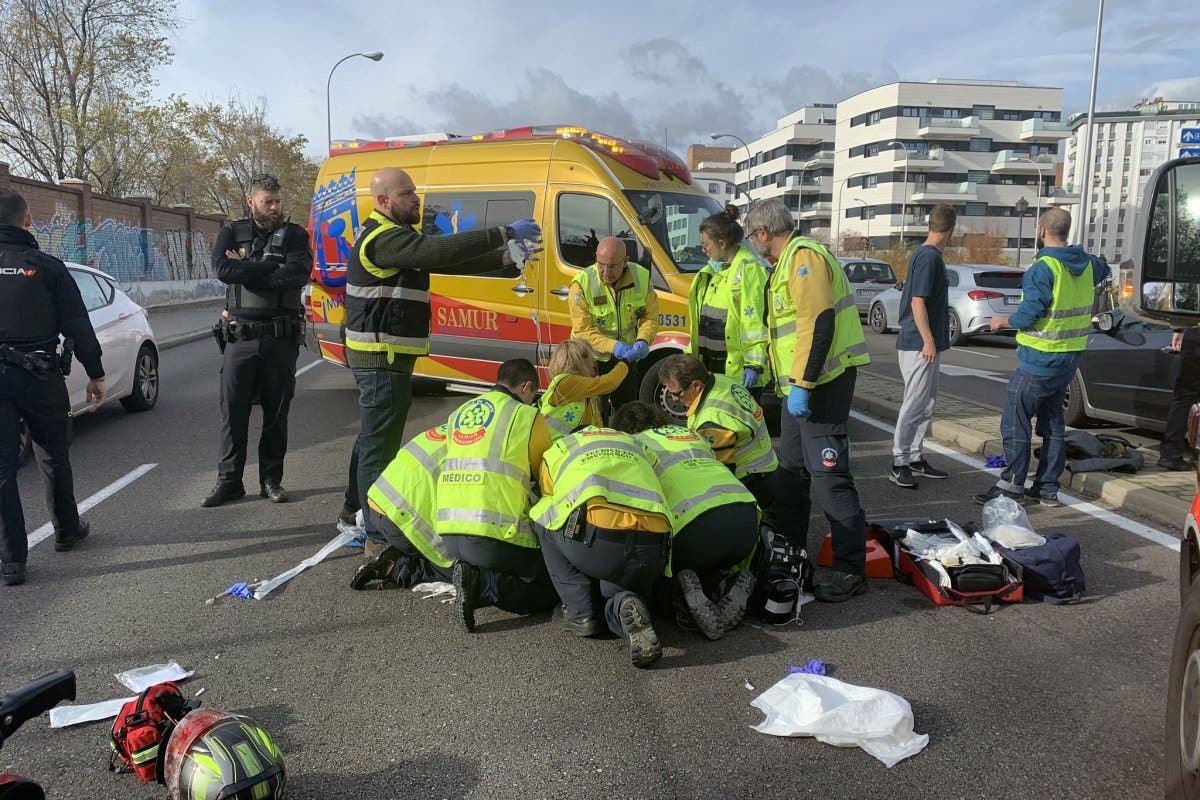 En estado grave un motorista tras chocar contra un coche en Madrid