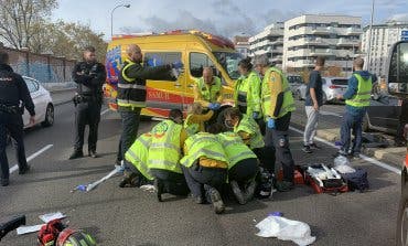 En estado grave un motorista tras chocar contra un coche en Madrid