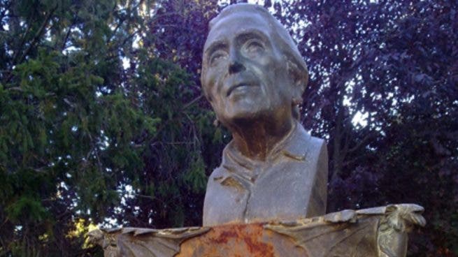 Derriban la estatua de La Pasionaria en Rivas Vaciamadrid
