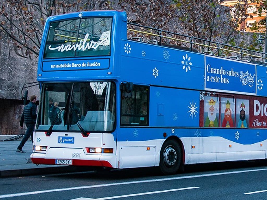 Vuelve Naviluz, el autobús para disfrutar de la iluminación navideña en Madrid