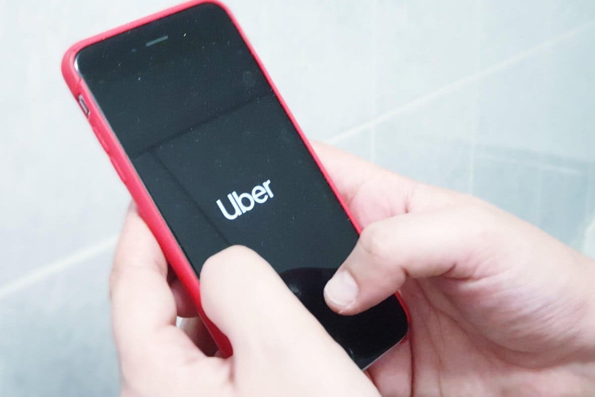 Alcalá de Henares inicia una campaña de inspecciones a Uber y Cabify