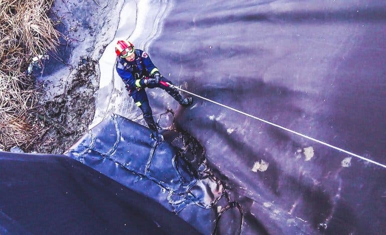 Rescatan a un gato en Rivas atrapado a 15 metros de profundidad