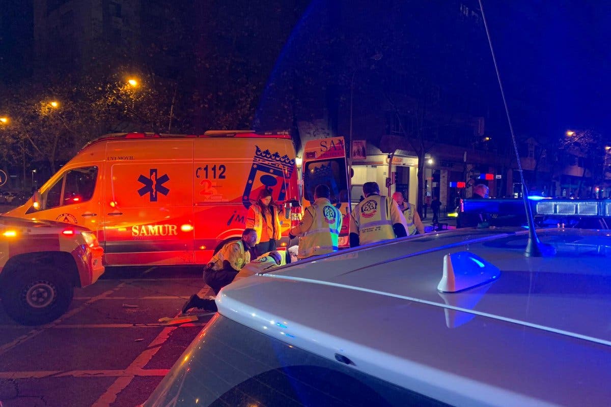 Un conductor se fuga tras dejar crítico a un motorista en Madrid