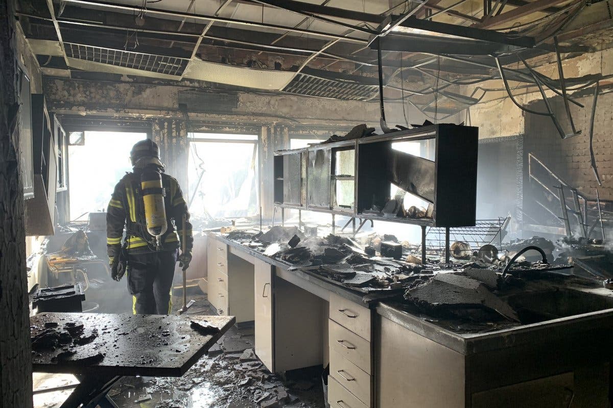 Arde un laboratorio del Instituto Eduardo Torroja de Ciudad Lineal