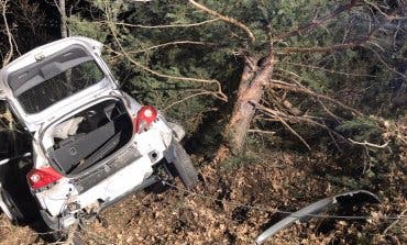 Muere una joven tras chocar su coche contra un árbol en Los Molinos
